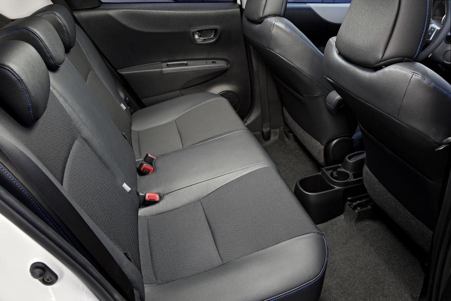  Toyota Yaris Hybrid 2012 года  (фото 6 из 35)